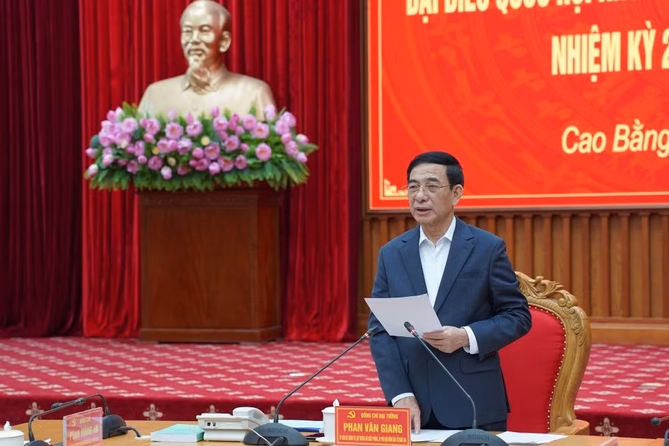 159790-159788-dai-tuong-phan-van-giang-uy-vien-bo-chinh-tri-bo-truong-bo-quoc-phong-uy-vien-hoi-dong-bau-cu-quoc-gia-phat-bieu-ket-luan-buoi-lam-viec-1219440-12230904.jpg