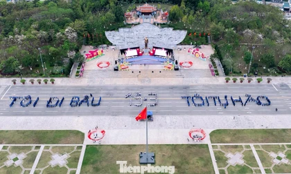 Thanh thiếu nhi tỉnh Sơn La xếp hình 'Tôi đi bầu - Tôi tự hào'