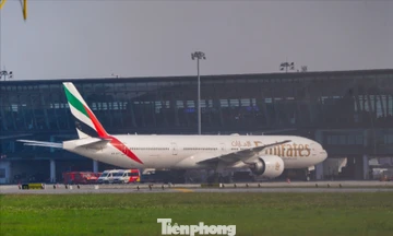 Cận cảnh máy bay 'nhà giàu' Trung Đông đang tránh chiến sự ở Nội Bài 