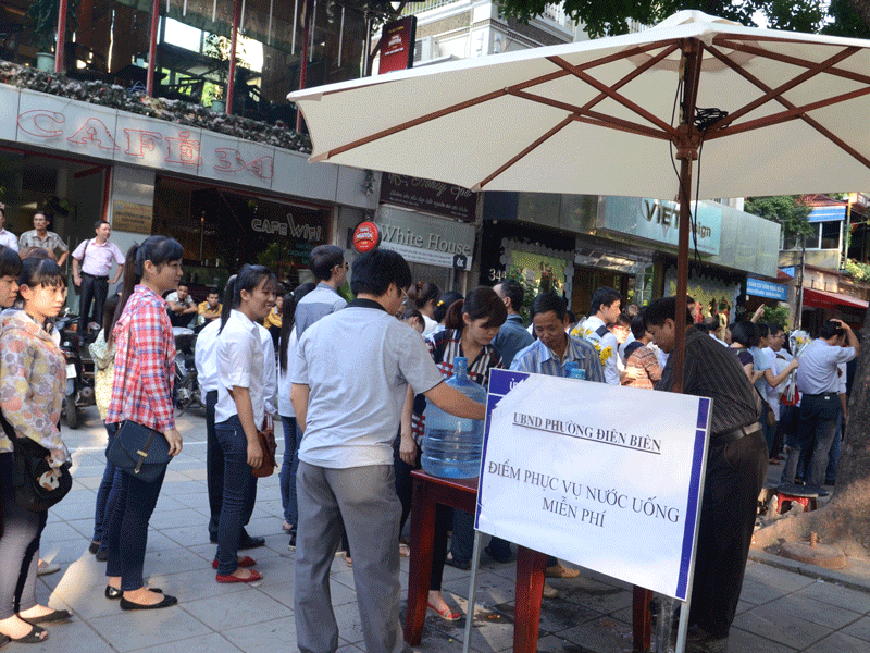 Những bình nước miễn phí giúp làm tan đi cơn khát giữa trời nóng như thiêu