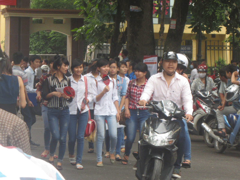 Những sĩ tử bắt đầu ra về trường đại học Công Đoàn