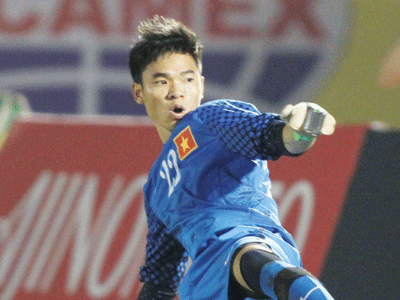 Bàn tay vàng Nguyên Mạnh đưa U23 VN vào chung kết