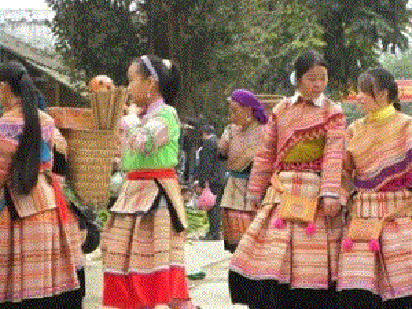 Hạ tuổi kết hôn để 'cởi trói' cho trai bản?