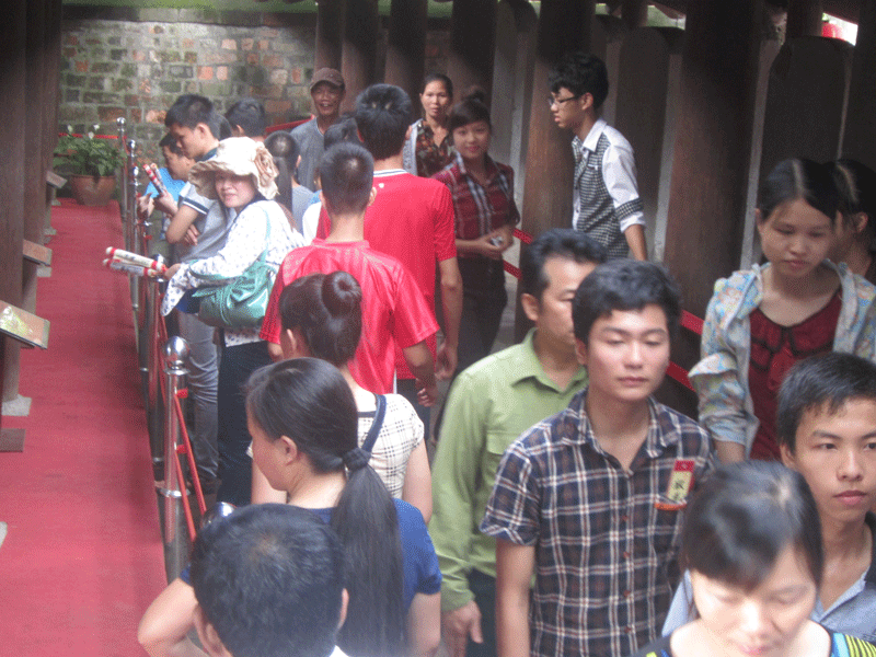 Sĩ tử vào cầu may 