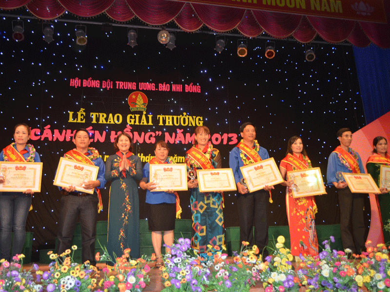 Trao giải thưởng 'cánh én hồng' lần thứ ba