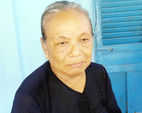 Bà Chỉ kể rằng không biết con rể làm gì bên Hàn Quốc và nhà ở đâu.. Bà Chỉ kể rằng không biết con rể làm gì bên Hàn Quốc và nhà ở đâu.