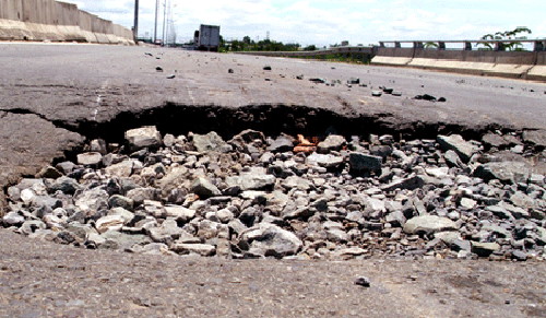 Việc khắc phục hư hỏng trên đường cao tốc THHCM-Trung Lương phải hoàn thành trước 15-12 tới