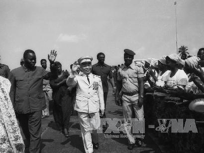 Đại tướng và chuyến bay 72.000 km khắp châu Phi