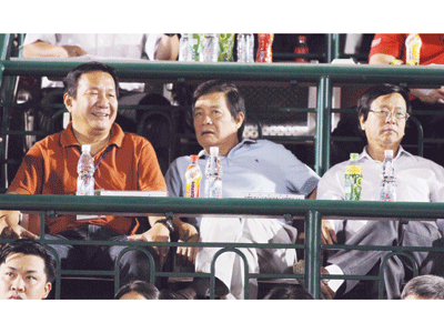 VFF phục chức cho HLV Hoàng Văn Phúc