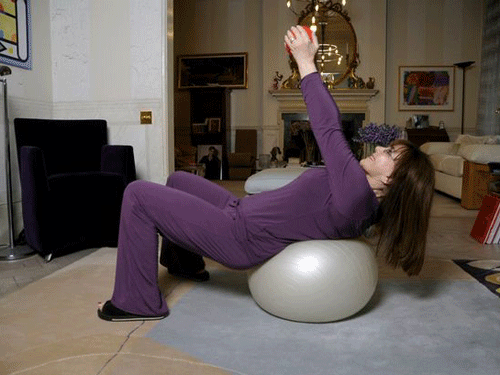 Không lạm dụng mĩ phẩm, bà chỉ tập thể dục nhẹ nhàng, phẫu thuật thẩm mỹ 1 lần lúc 54 tuổi