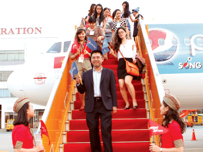 Tàu bay VietJetAir biến hình như “tắc kè hoa”