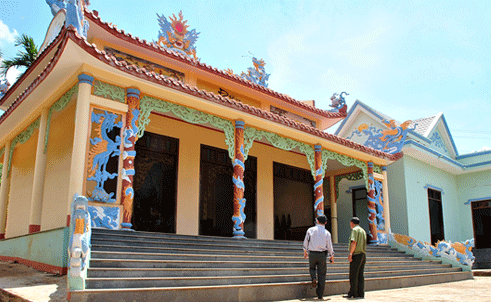 Ngôi miếu được Hoài xây khang trang làm nơi hành nghề bói toán