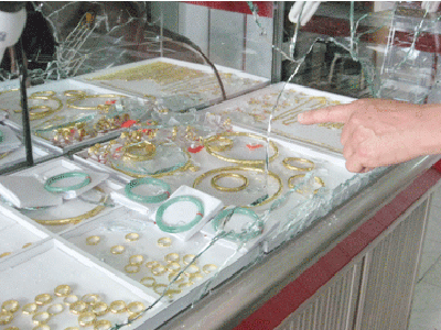 Tiệm vàng bán muộn dễ bị cướp