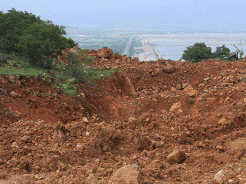  Bề mặt nham nhở trên núi Tàu