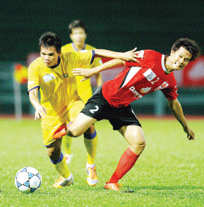 ĐTLA (đỏ) thắng một trận quan trọng. Ảnh: Dương Thu. ĐTLA (đỏ) thắng một trận quan trọng. Ảnh: Dương Thu