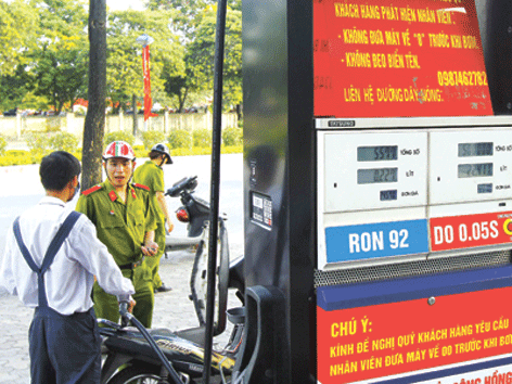 'Chiêu trò' móc túi ở cây xăng