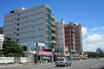 Khách sạn, nhà nghỉ trên đường Thùy Vân. Ảnh: Báo BRVT. Khách sạn, nhà nghỉ trên đường Thùy Vân. Ảnh: Báo BRVT