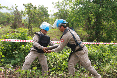 Phát hiện 114 quả đạn tại bãi rác