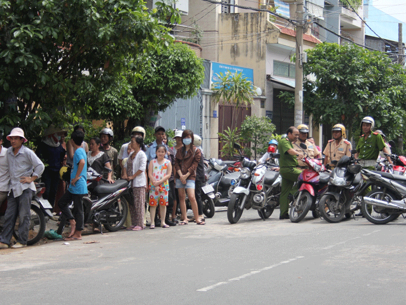 Cơ quan chức năng có mặt khám nghiệm điều tra