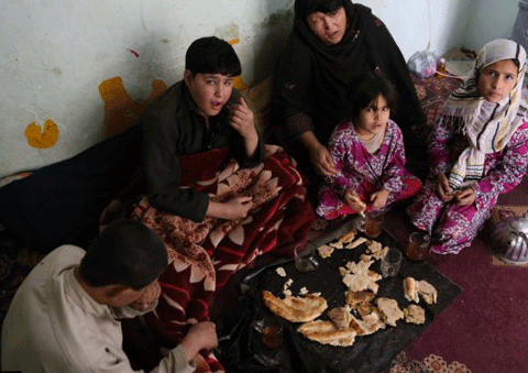 Cuộc sống của năm mẹ con Akhtara vô cùng khốn khổ. Cuộc sống của năm mẹ con Akhtara vô cùng khốn khổ