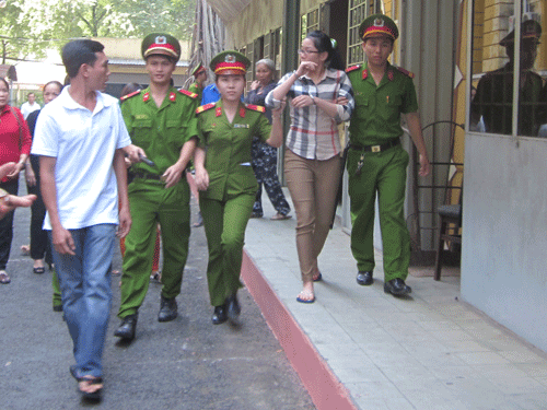 Bị chặn đánh, nữ sinh đâm chết bạn