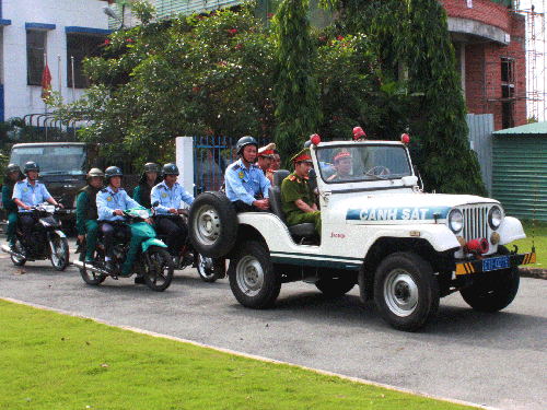 Lực lượng dân quân thuộc Quân khu 7 phối hợp với công an tuần tra. (Ảnh do Quân khu 7 cung cấp). Lực lượng dân quân thuộc Quân khu 7 phối hợp với công an tuần tra. (Ảnh do Quân khu 7 cung cấp)
