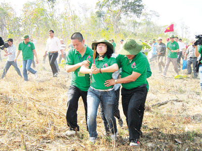 Một người như bị nhập vong. Một người như bị nhập vong