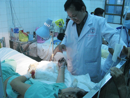 Bị cướp chém lìa tay, cô gái chưa hết bàng hoàng