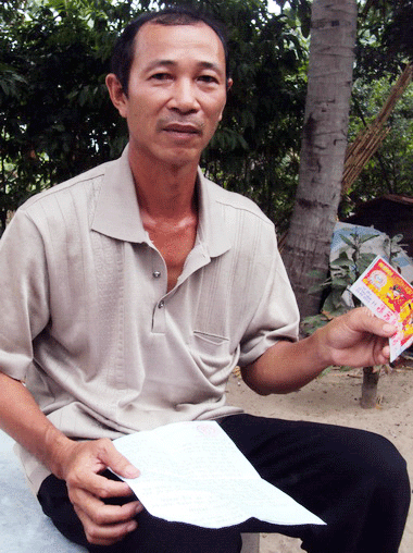 Ông Tùng hy vọng được Công ty Xổ số kiến thiết Kiên Giang trả thưởng 100 triệu đồng để lấy tiền trả nợ.. Ông Tùng hy vọng được Công ty Xổ số kiến thiết Kiên Giang trả thưởng 100 triệu đồng để lấy tiền trả nợ.