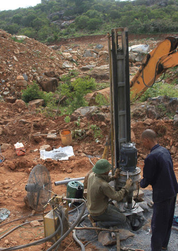  Nhóm thăm dò chuẩn bị khoăn một lỗ khác.