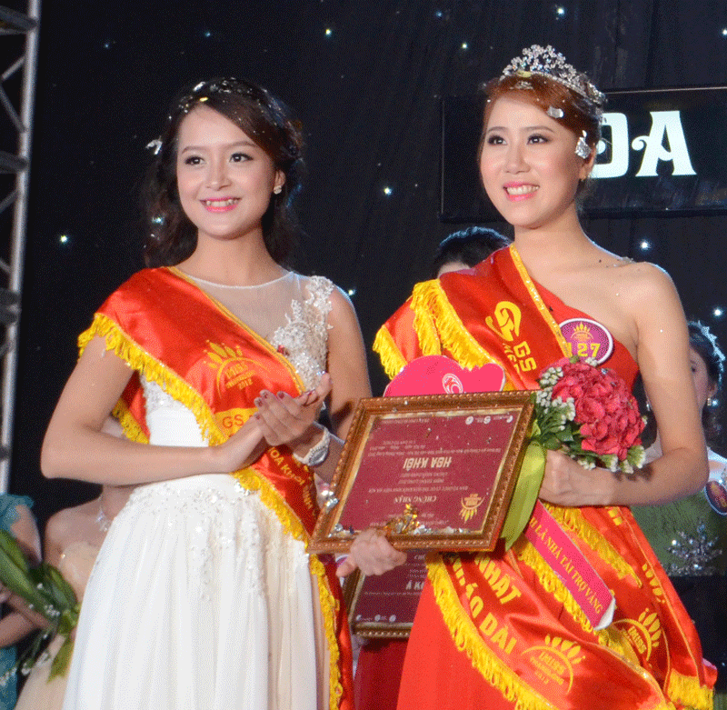 Đinh Khánh Linh (SN 1993) sinh viên HV Báo chí và tuyên truyền trở thành Hoa khôi iMiss Thăng Long 2013. Ảnh: Thanh Hà