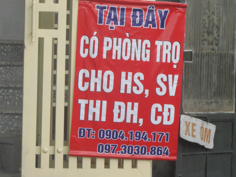 Cả một tấm biển đặt trước nhà cho học sinh thuê
