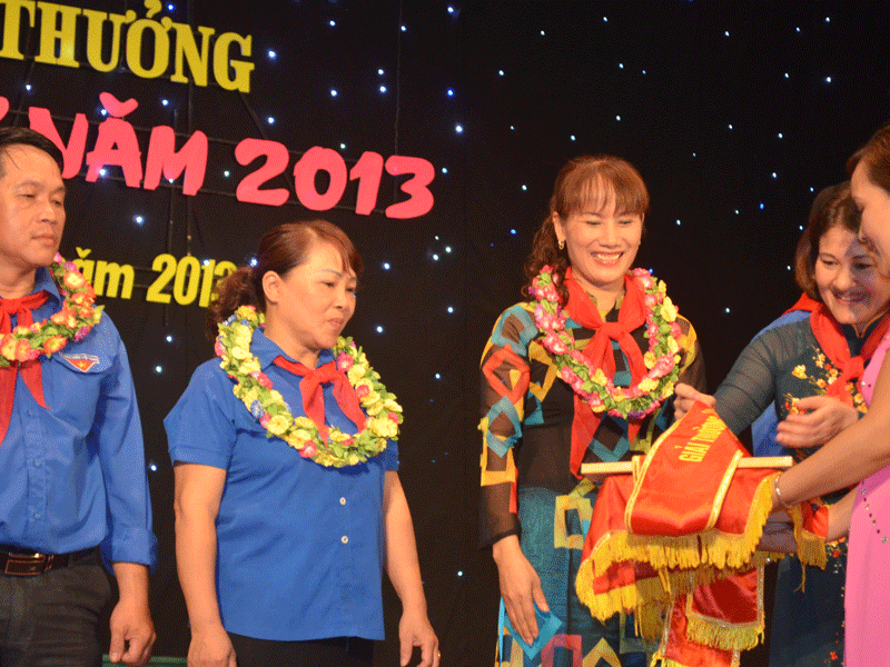 Đồng chí Nguyễn Thị Hà – Bí thư trung ương Đoàn - Chủ tịch Hội đồng đội Trung ương phát biểu tại lễ trao giải