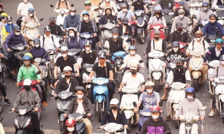 Đường phố Hà Nội ùn tắc khắp nơi sáng đầu tuần