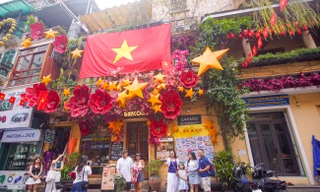 Thủ đô Hà Nội bừng sắc đỏ chào đón ngày lễ lớn của dân tộc