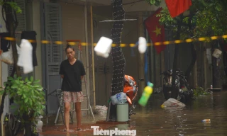 Cuộc sống đảo lộn của người dân Hà Nội trong khu vực bị cô lập