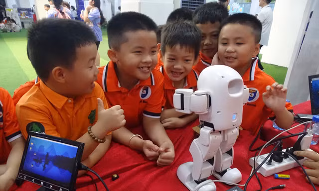 Robot AI phục vụ hành chính công giành giải nhất cuộc thi 'Công nghệ từ trái tim'