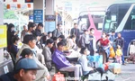 Bến xe đông người rời Hà Nội về quê nghỉ Tết Dương lịch