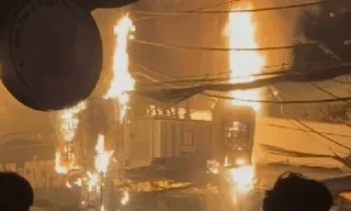 Cháy trụ máy biến áp ở TPHCM khiến hơn 100 hộ dân mất điện