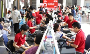Sinh viên TP. HCM tham gia hiến máu tại Ngày hội hiến máu tình nguyện ‘Chủ nhật Đỏ’