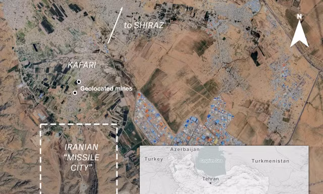 Bellingcat đã định vị địa lý một số quả mìn tại làng Kafari của Iran. Video cho thấy ít nhất ba quả mìn nằm cách khoảng 2 km so với lối vào của địa điểm được cho là Căn cứ Tên lửa phía Nam Shiraz - một “thành phố tên lửa” của Iran. Bản đồ: Bellingcat.