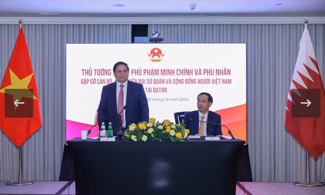 Khói bốc lên từ một khu vực theo hướng Căn cứ Không quân Al Udeid của Mỹ ở Qatar. Ảnh: Gulf News.