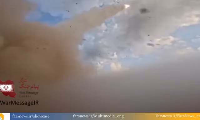 Iran phóng tên lửa về phía Israel ngày 7/4. Video: Fars.