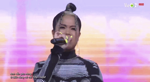 Tage 'đốt cháy' Rap Việt khi mang toán học vào rap, Tlinh gây tranh cãi vì Suboi thiên vị