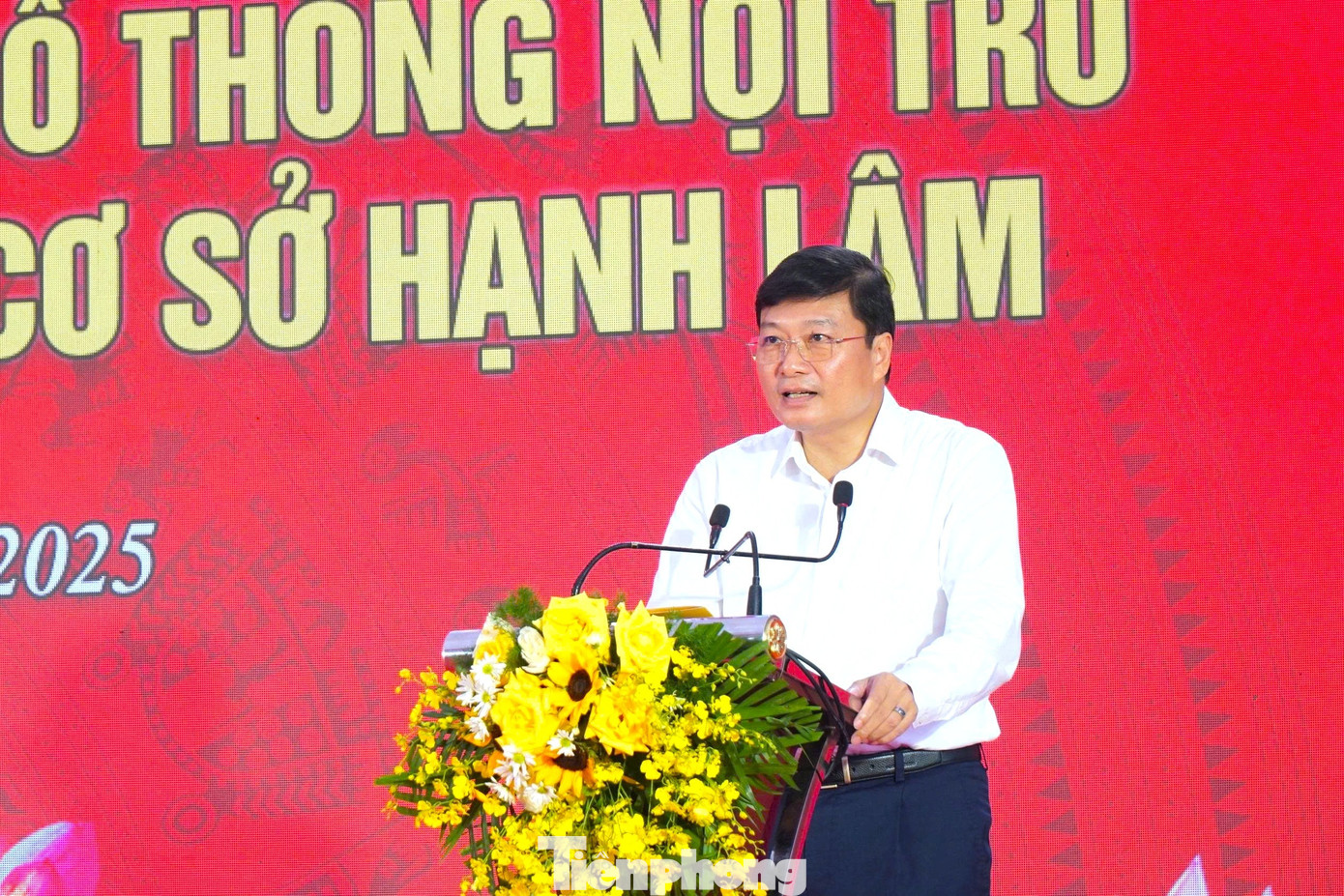 Ông Lê Hồng Vinh - Phó Bí thư Tỉnh ủy, Chủ tịch UBND tỉnh Nghệ An phát biểu tại lễ khởi công