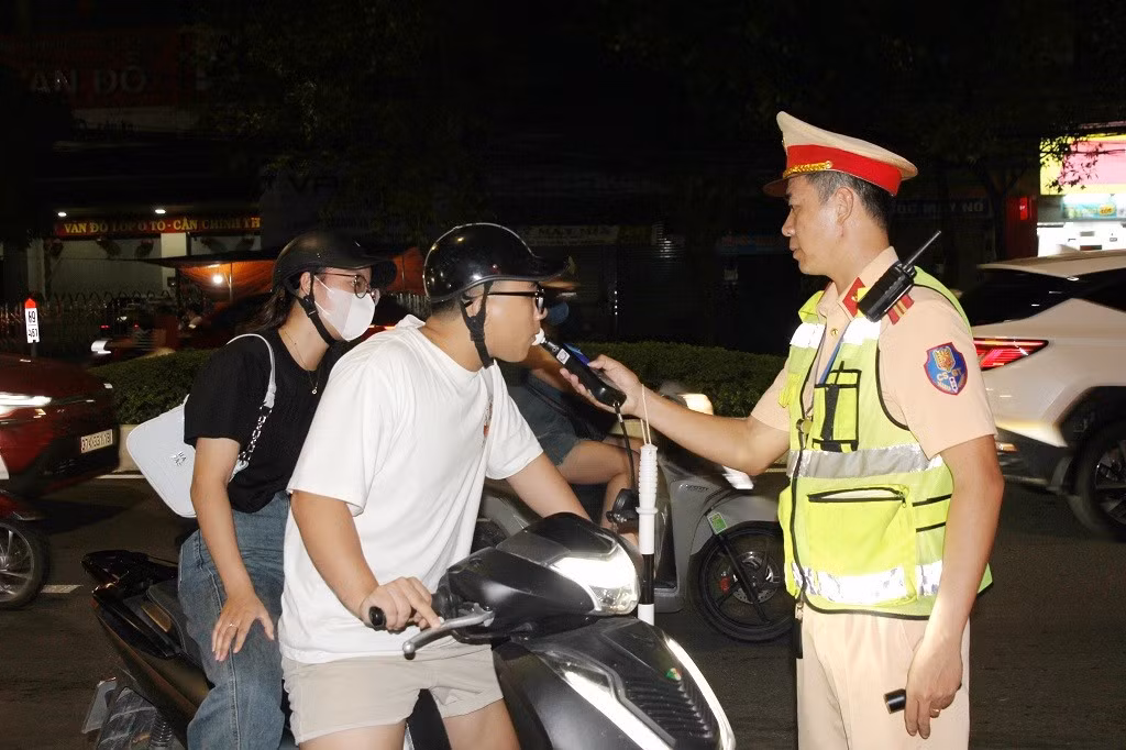 images2049991-csgt-duong-bo-so-4-tai-vinh.jpg