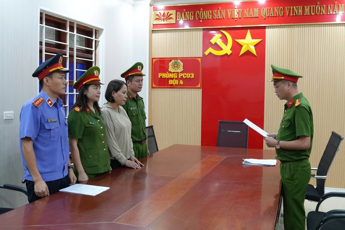 Cơ quan Cảnh sát điều tra Công an tỉnh Nghệ An đọc lệnh khởi tố vụ án, khởi tố bị can và bắt tạm giam đối với Phan Thị Mai images2049917-1-5.jpg