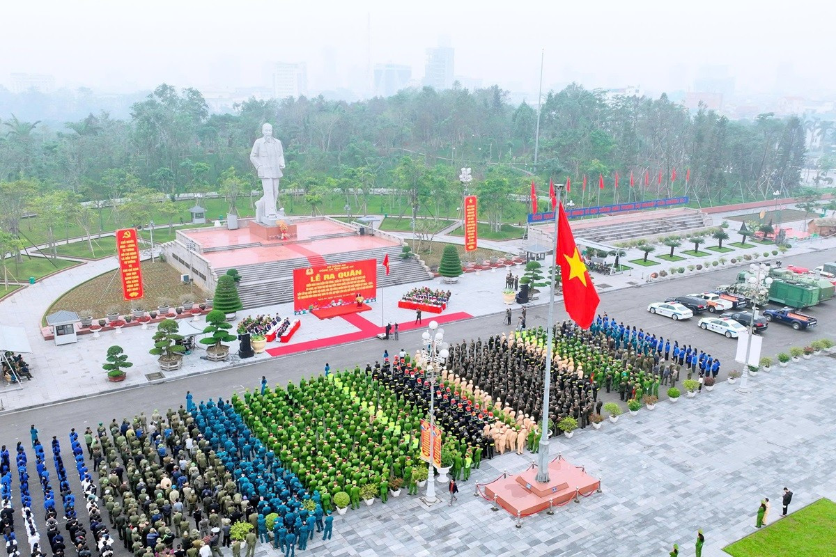 Toàn cảnh lễ ra quân.