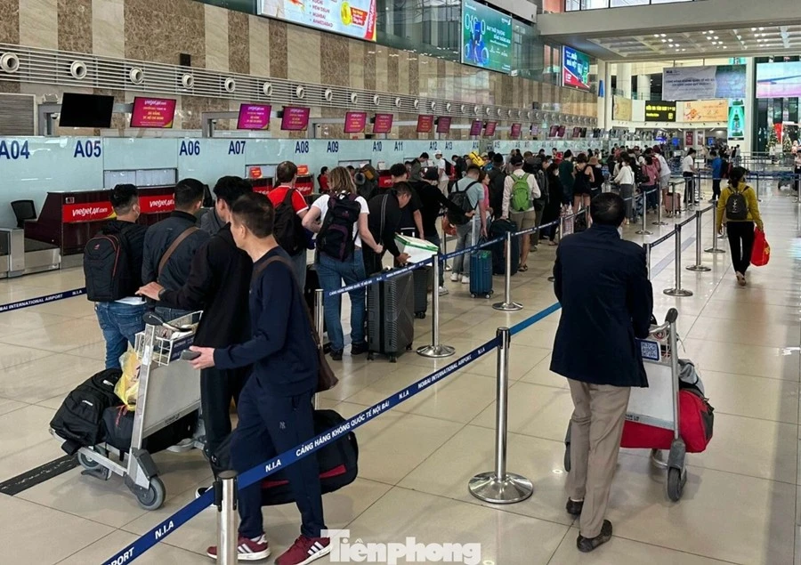 Năm Bính Ngọ 2026: 'Song Hỏa' gặp 'Thiên Hà Thủy' và lời khuyên an toàn khi di chuyển