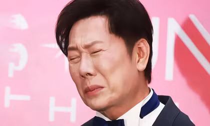 Ông Nawat chê bai Hoa hậu Hoàn vũ